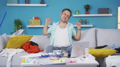 el hombre perezoso bosteza.