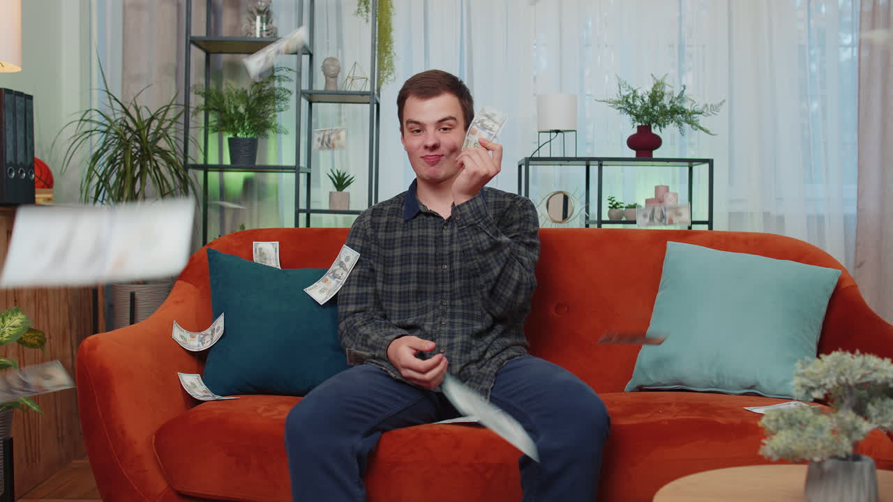 돈, 달러, 비가 사람 위에 떨어지는 것, 성공을 축하하는 것, 승리, 좋은 소식, 복권 잭 행운.