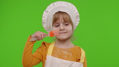 Niña-Graciosa-Vestida-De-Cocinero-Panadero-Con-Delantal-Y-Sombrero-Bailando,-Bromeando,-Haciendo-Muecas