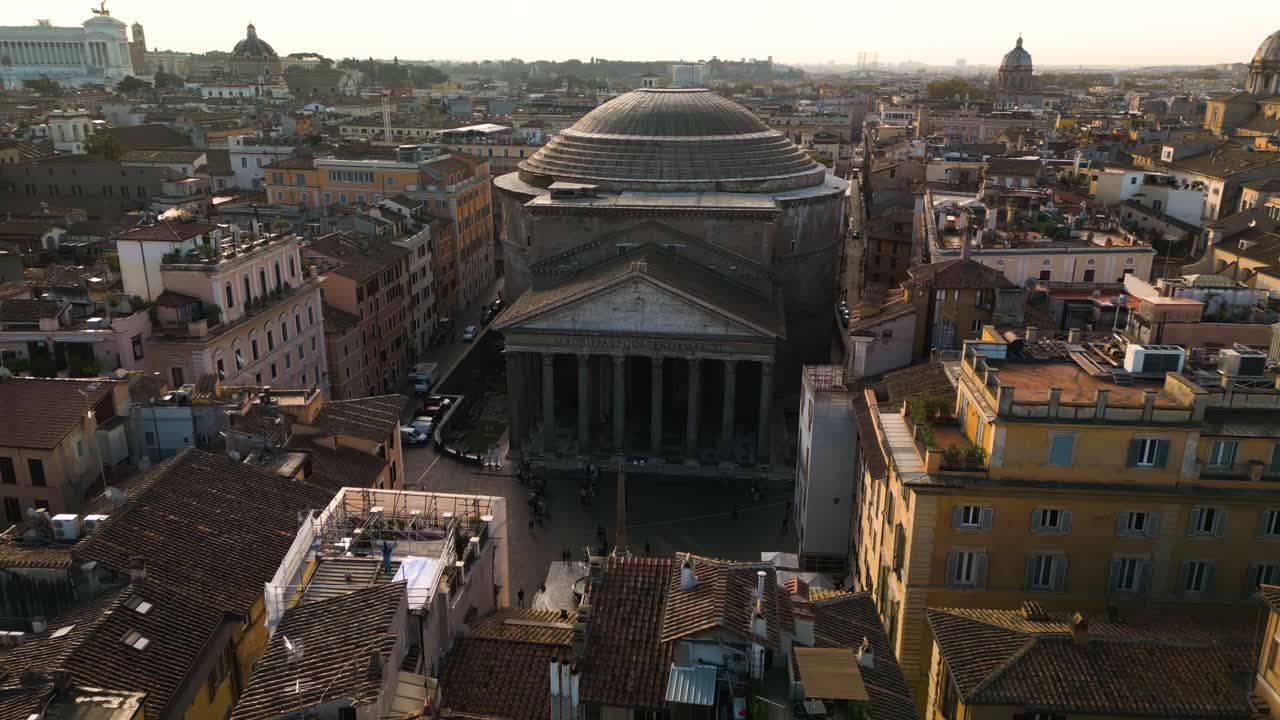 피아자 델라 로톤다에 있는 판테온 사원 - 영화적 설립 드론 촬영