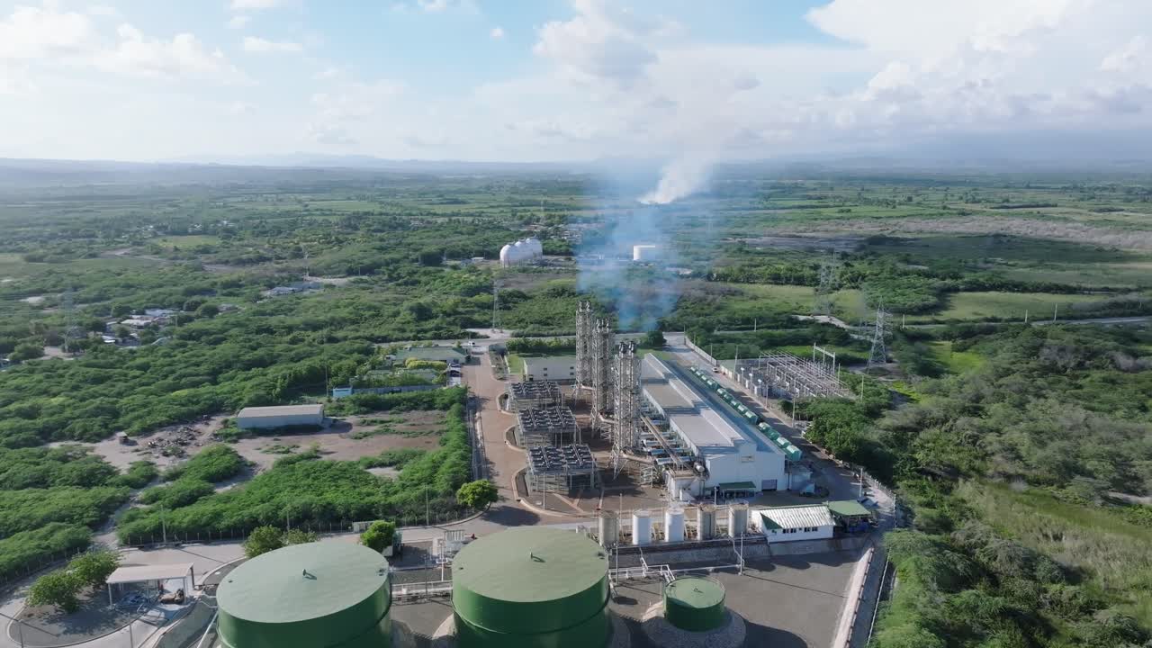 도미니카 공화국 아즈아에 있는 현대 발전소 주변의 풍경