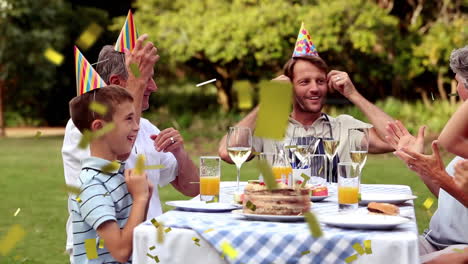 animación de confeti sobre una familia feliz en una fiesta de cumpleaños