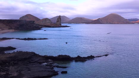 Establishing-shot-of-the-Galapagos-Islands-in-Ecuador-with-Pinnacle-Rock-in-distance