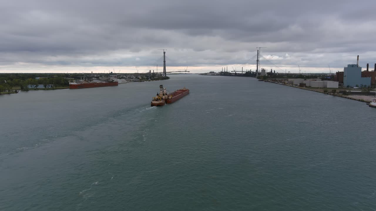 미시간 주 디트로이트의 디트로이트 강의 드론 뷰