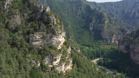 Flying-along-rocky-peaks-in-the-gorges-du-Tarn-aerial-France