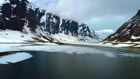 imágenes aéreas de la hermosa naturaleza de noruega.