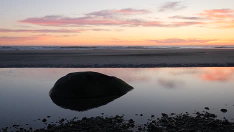 cámara lenta, puesta de sol en el océano pacífico