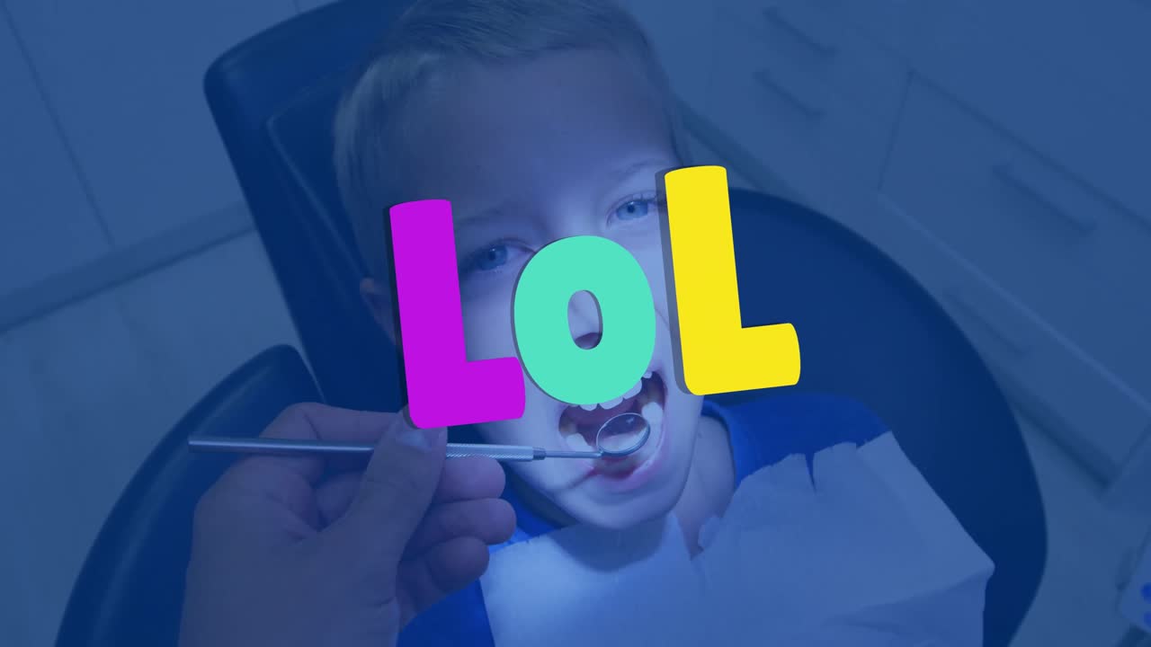 animación de texto lol sobre un dentista caucásico que trata a un niño caucásico