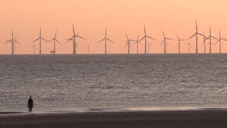 Luftaufnahme-Eines-Windkraftparks-Im-Sonnenuntergang-Zur-Erzeugung-Sauberer,-Erneuerbarer,-Nachhaltiger-Energie,-Zielnetzero