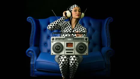 Woman-Boombox-05