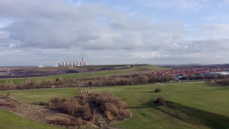 Ferrybridge-cooling-towers-and-power-station-and-countryside-in-England,-UK