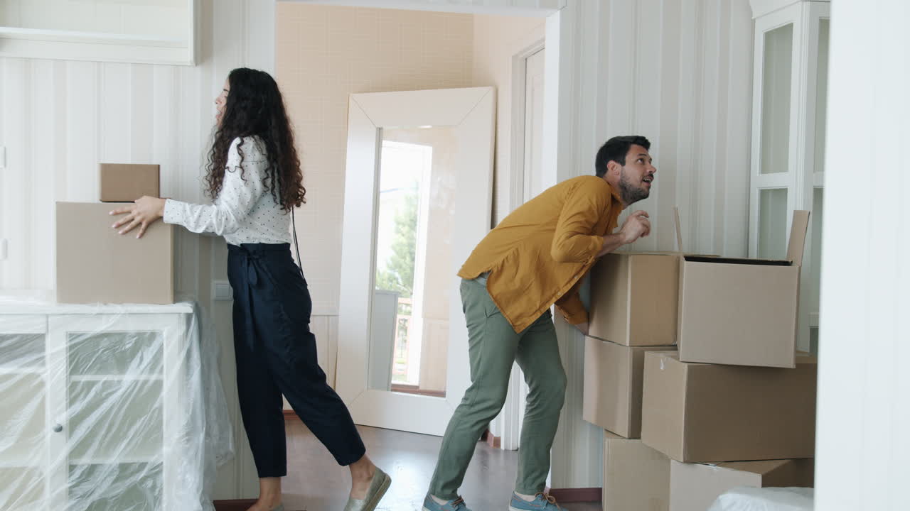 pareja que se muda a un nuevo hogar