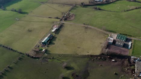 Green-fields-on-the-edge-of-the-British-countryside