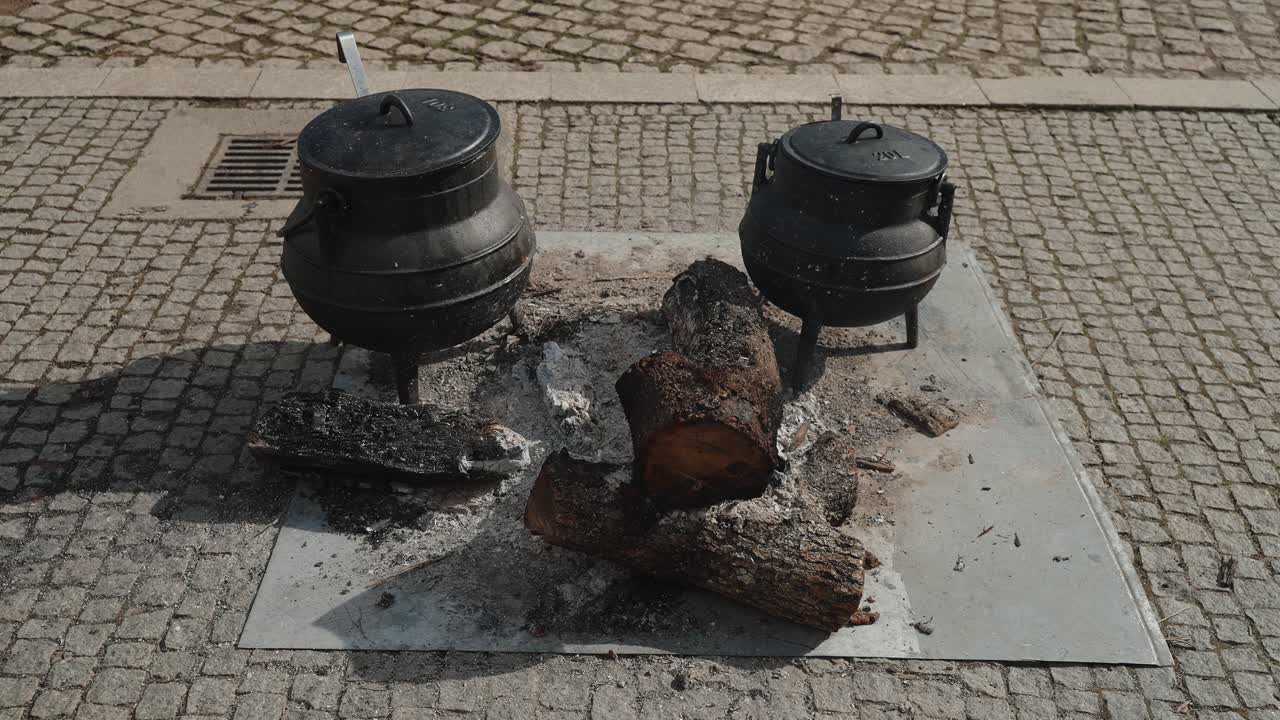 포르투갈 포덴스 에서 열린 불 에 전통적 인 요리 비