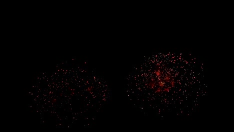 luces de fuegos artificiales de colores en el cielo nocturno.