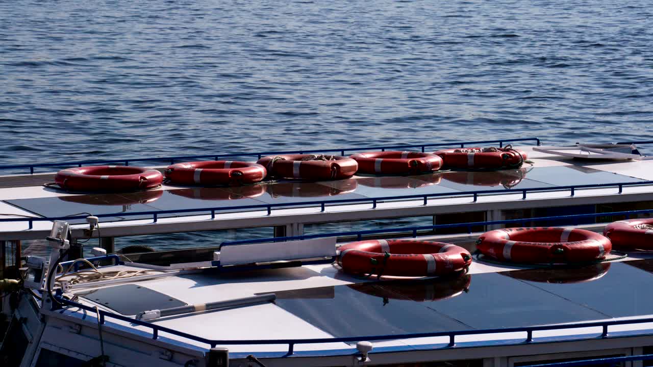 레저 보트 의 구명 보이