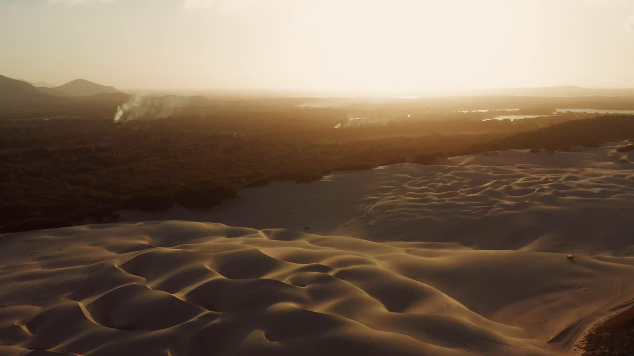 antena: puesta de sol en las dunas de cumbuco, brasil