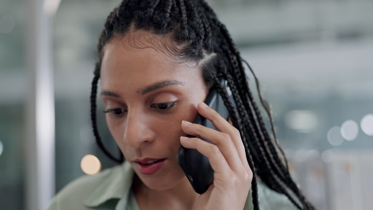 Business woman, phone call