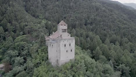 El-Video-Orbita-Los-Medios-A-La-Derecha-Con-Un-Dron-Sobre-El-Castillo-O-La-Torre-De-Natruno