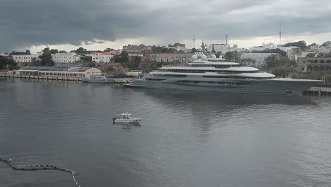 Santo-Domingo-2022---Die-Russische-Yacht-&quot;flying-Fox&quot;-Hielt-Im-Hafen-Der-Untersuchten-Stadt-In-Der-Dominikanischen-Republik