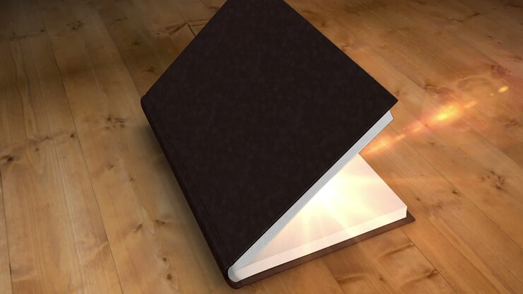 Libro aperto su un tavolo di legno.