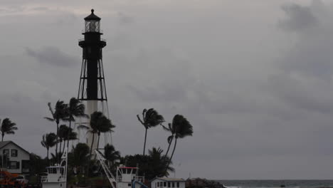 Cielo-Nublado-Del-Faro-De-La-Playa-De-Pompano