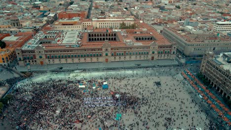 Vista-Del-Mediodía-De-La-Marcha-De-Mujeres-En-La-Ciudad-De-México