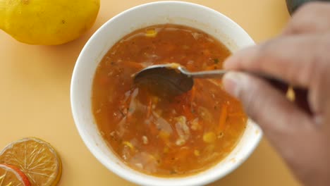 sopa de verduras hecha en casa