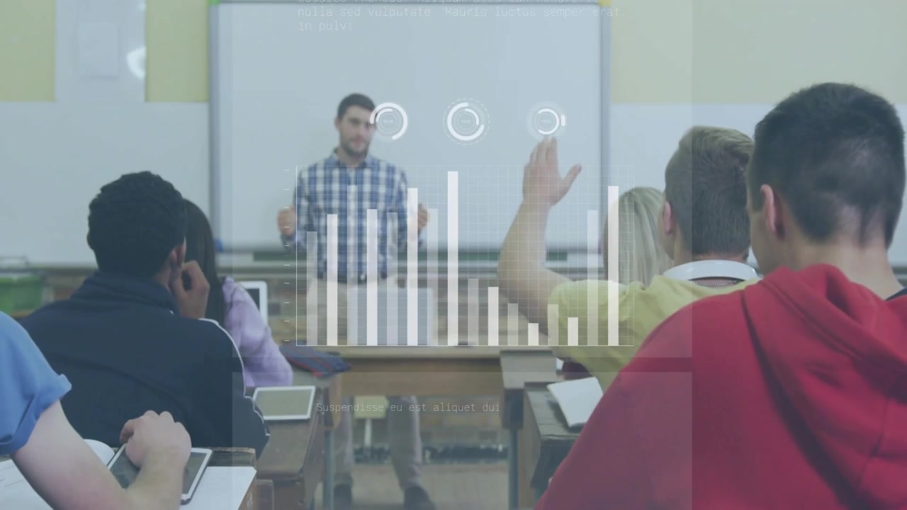 Guru berbicara sementara laptop mengirim data, grafik HUD menganimasikan ruang kelas, siswa mengangkat tangan.