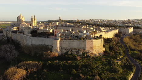 Imágenes-De-Drones-De-Mdina,-Castillo,-Malta