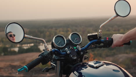 Motociclista-Arranca-Moto