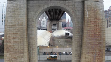 cinematográfico 4k dolly aéreo en el puente de queensboro, nueva york