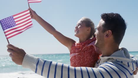 El-Hombre-Y-Su-Hija-Disfrutan-Juntos-Del-Tiempo-Libre-En-La-Playa.