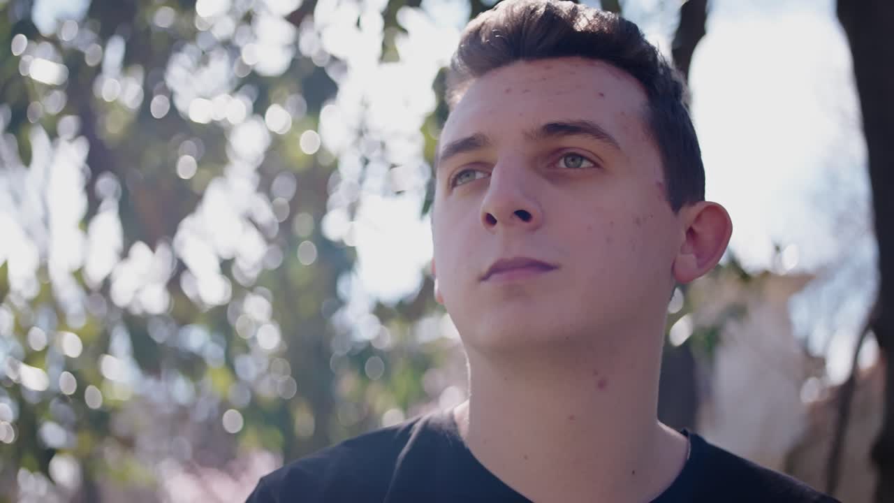 공원에서 젊은 남자