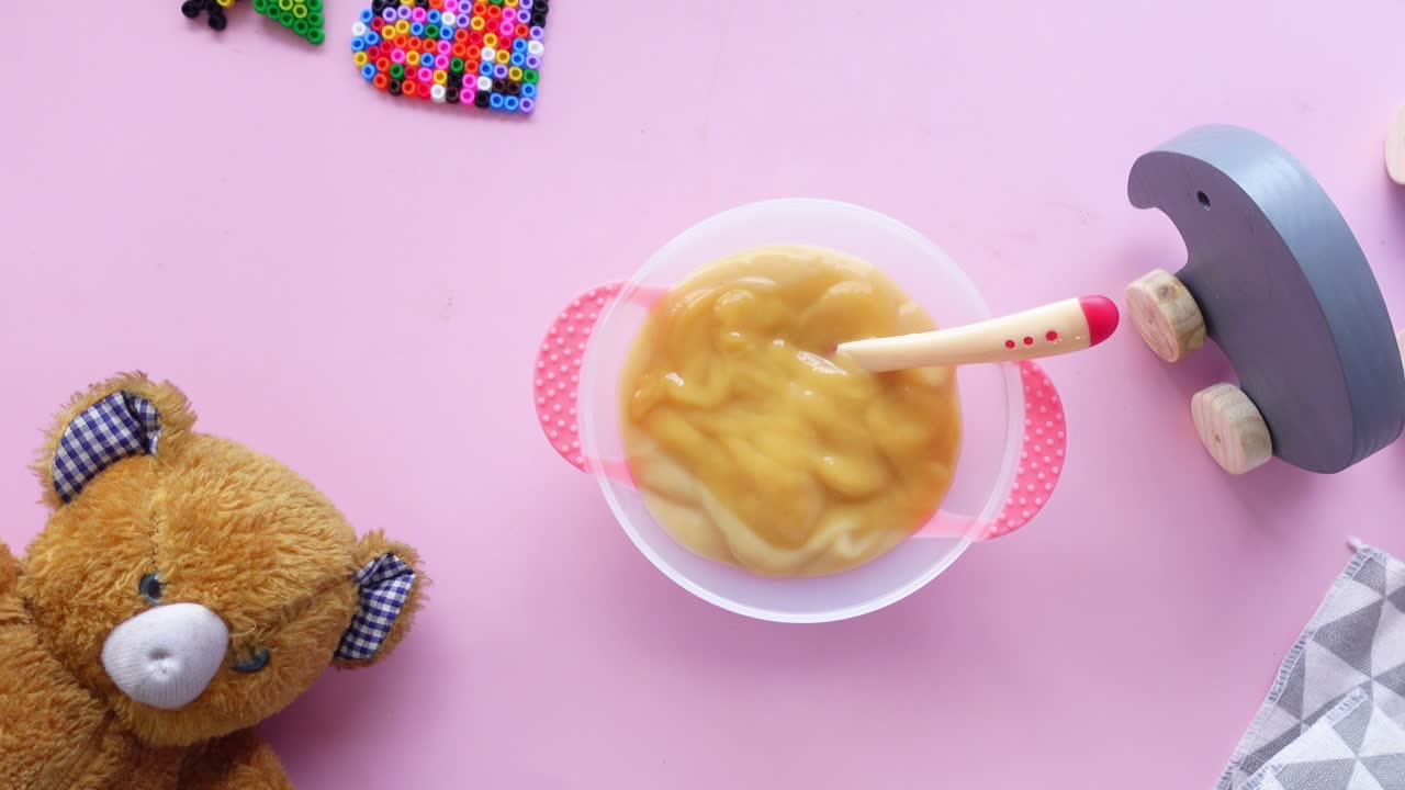 ベビーフードとおもちゃ