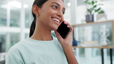 Escribir-Mujer-De-Negocios-Con-Llamada-Telefónica