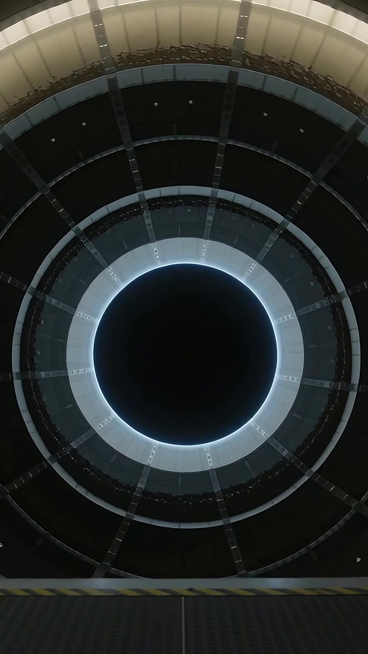 Vertical video: Tilting camera showing oculus ring in rotunda to reveal design, with balconies