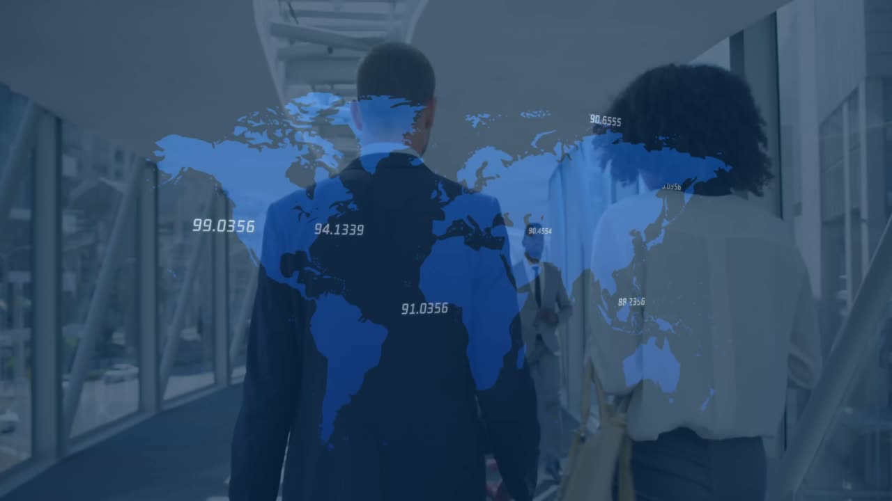 animación del procesamiento de datos sobre diversas personas de negocios hablando