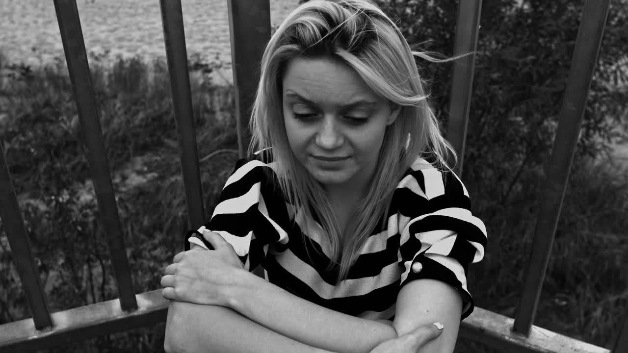 Black and white slowmotion movie