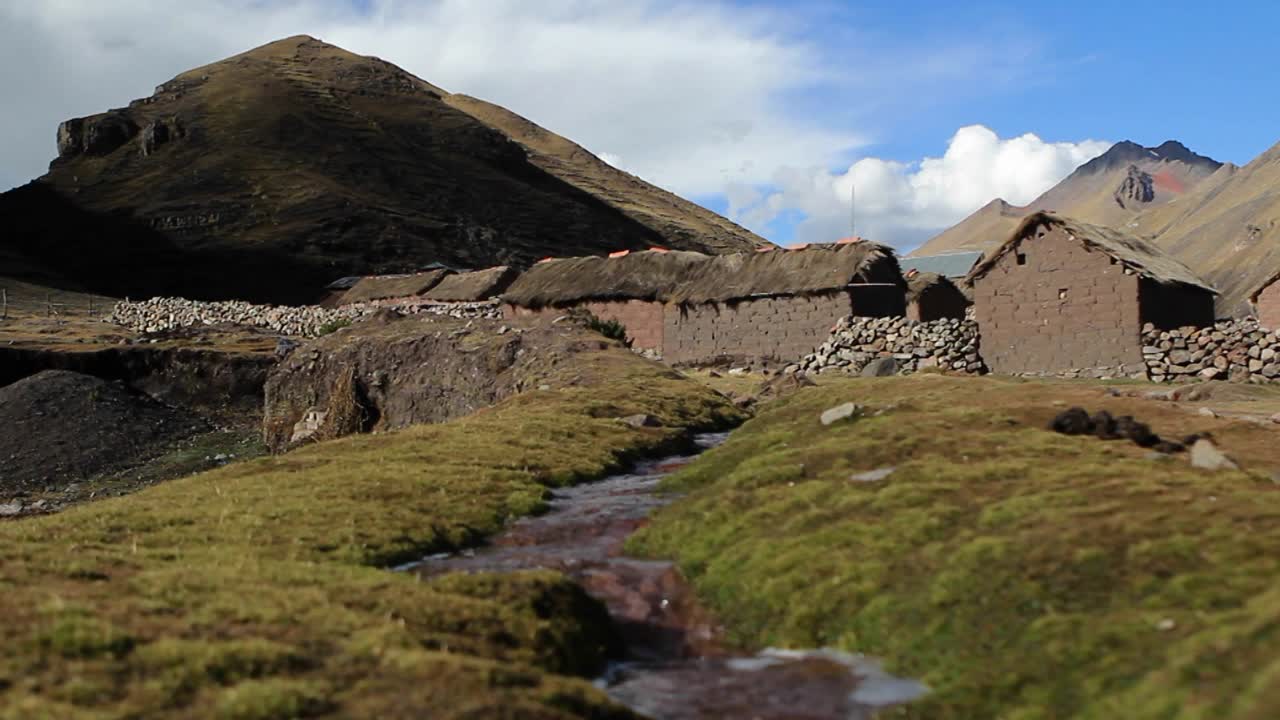 arroyo fuera del pueblo