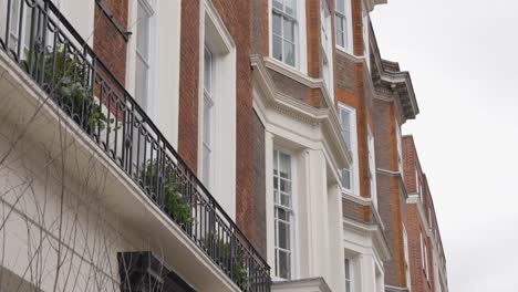 Exterior-Of-Georgian-Building-In-Grosvenor-Street-Mayfair-London