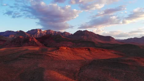 panorama aéreo matutino en las montañas del suroeste de estados unidos