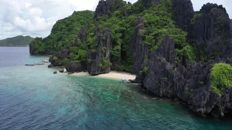 Aerial-view-of-beautiful-karst-scenery-and-turquoise-ocean-water-around-El-Nido,-Palawan,-Philippines