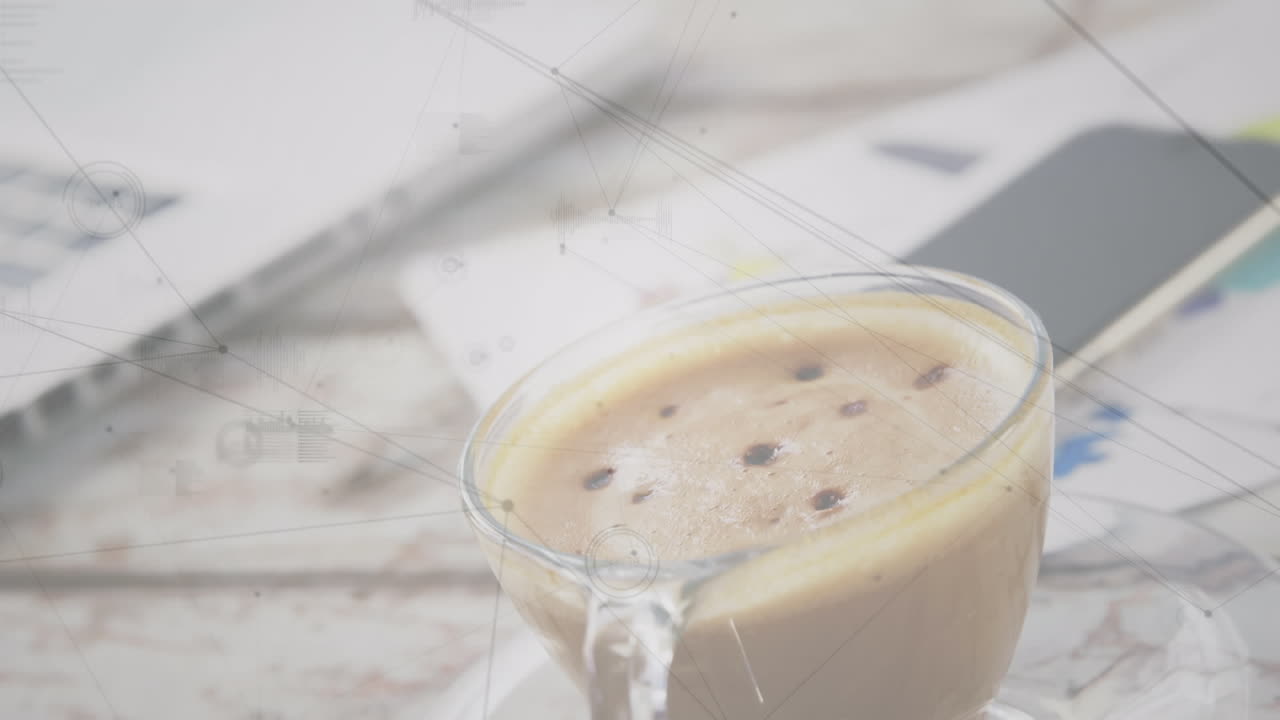 animación de la red de conexiones sobre una taza de café