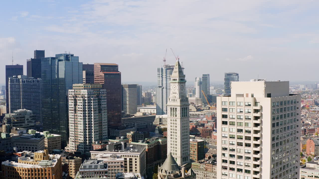 보스턴 커스텀 하우스 시계탑의 공중 드론 샷