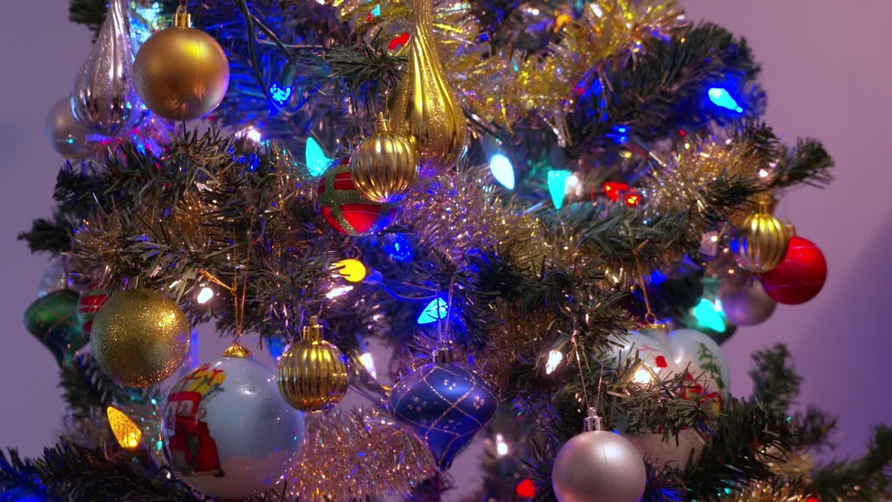 decorado árbol de navidad muñeco tiro 4k uhd