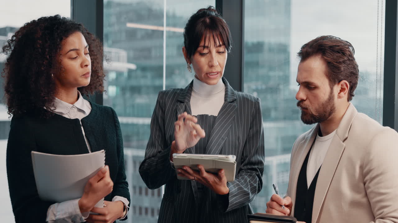 현대 사무실에서 비즈니스 팀 협업