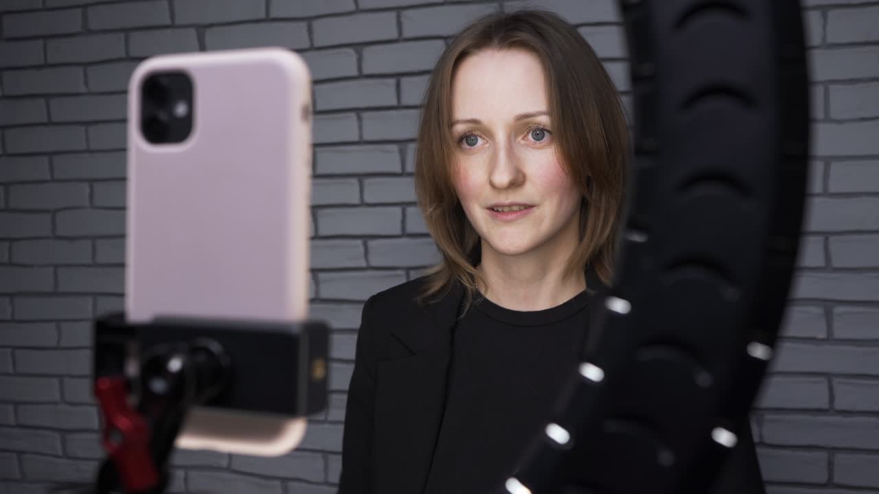 video de una blogger contando una historia para su blog