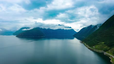 imágenes aéreas de la hermosa naturaleza de noruega.