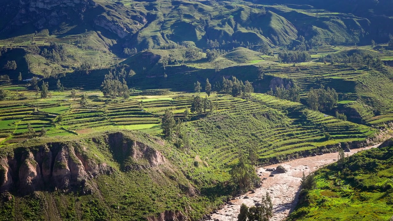 Punti panoramici del Canyon del Colca in Perù, Sud America, che mostrano il drammatico paesaggio del canyon, montagne e scenari naturali
